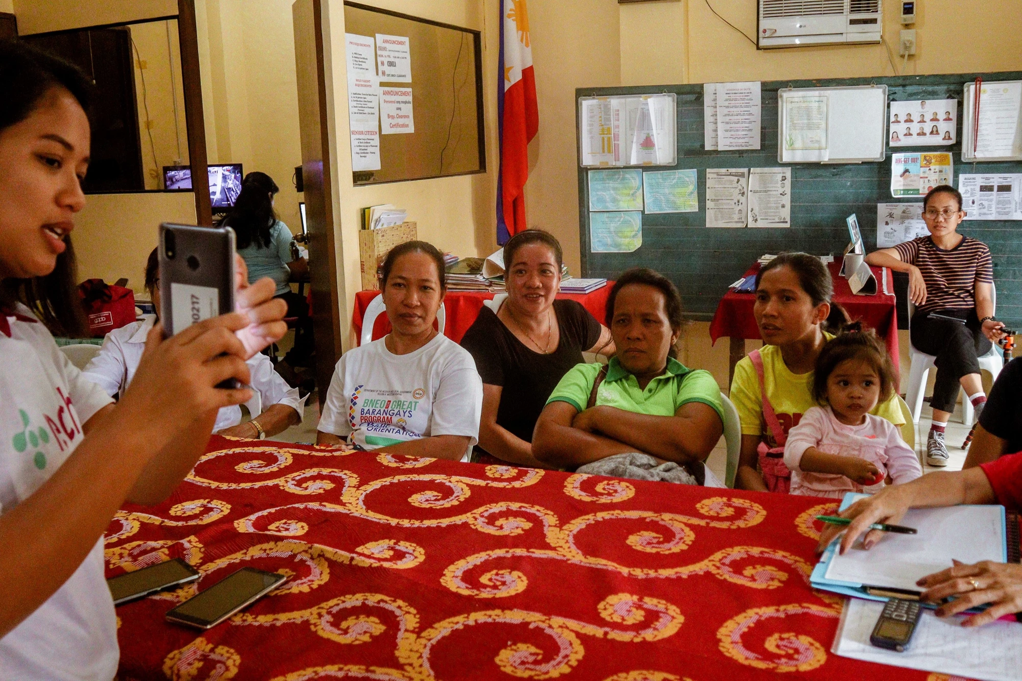 Trusted, community-based Access Managers use reach52 mobile apps to conduct basic health screenings, order medicines and health supplies and arrange consultations with providers in distant locations.  © reach52, used with permission