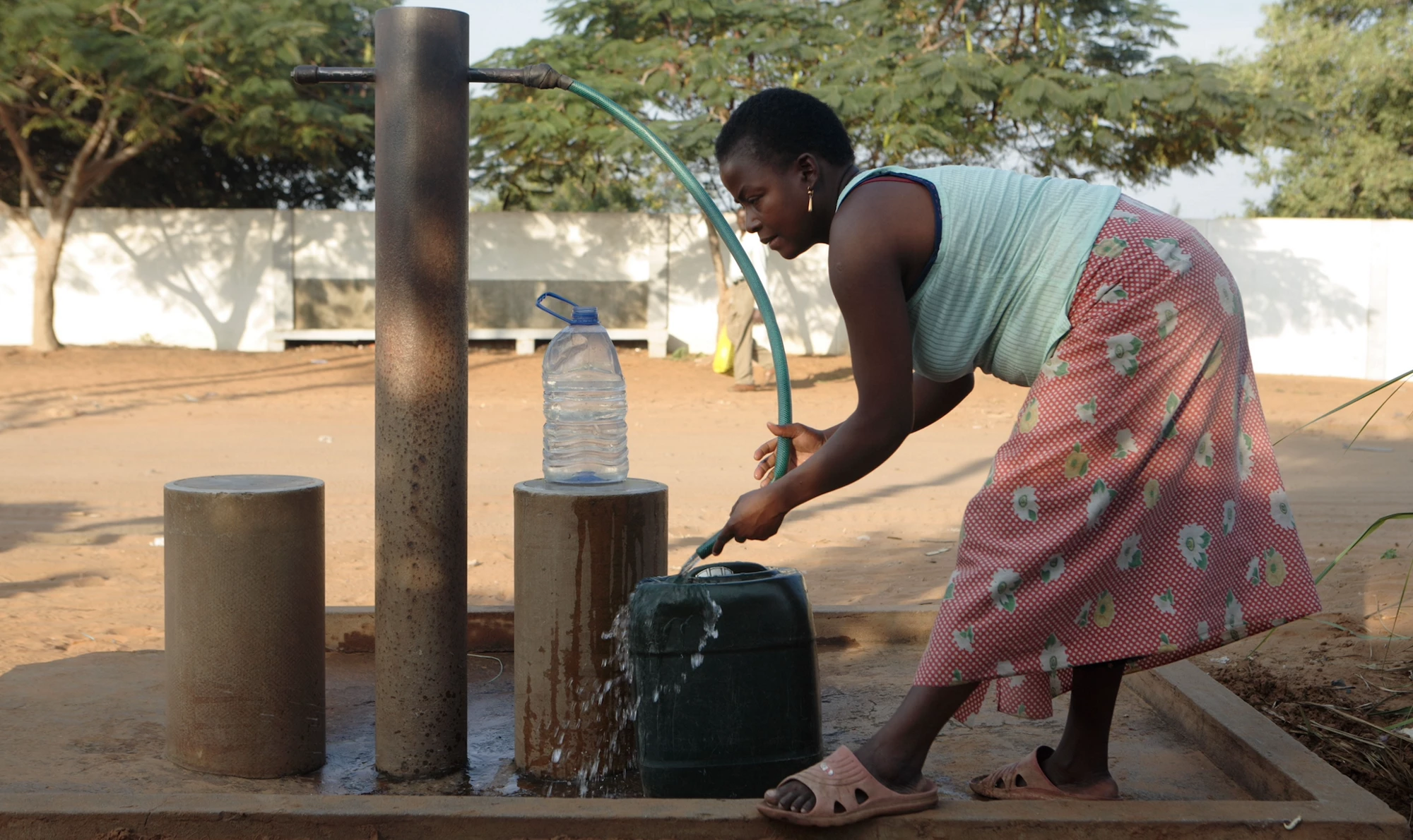 Mozambique - Maputo Ferrovario Water Collection. Photo: John Hogg/World Bank