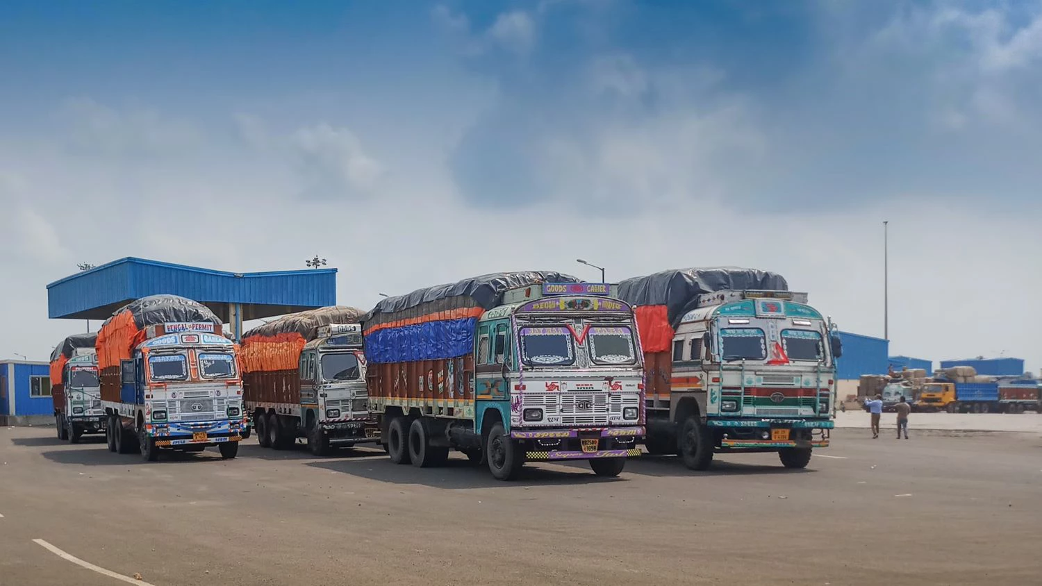 A photo of trucks in the border between Bangladesh and India.