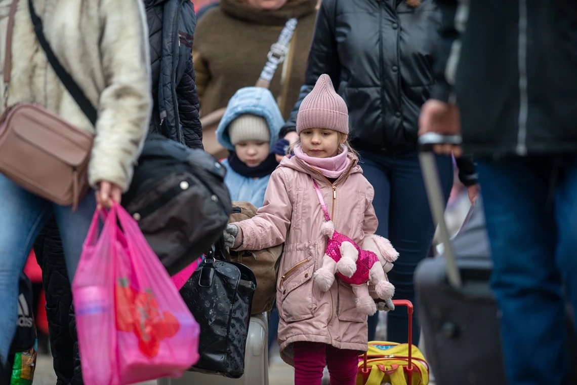 Refugees from Ukraine, including several children, enter Isaccea in Romania