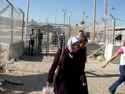 Qalandia Check-point. Source - www.flickr.com/photos/37276375@N08/4910258986/in/photolist-8tUmVG-8unY9k-7YfgzG