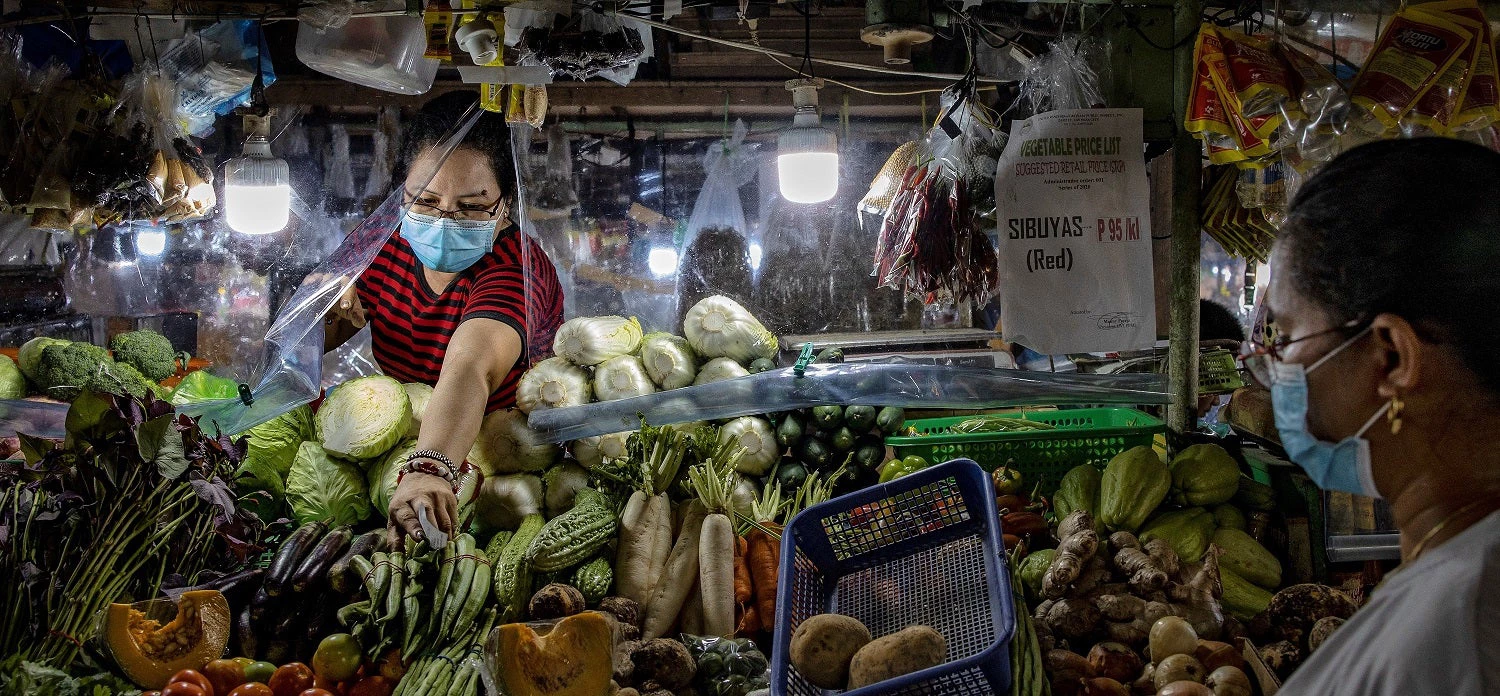Une commerçante dans un marché à Las Pinas (Grand Manille), aux Philippines. Photo : © Banque mondiale