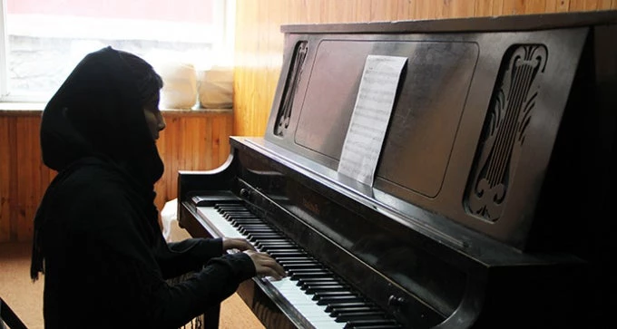 girl playing piano