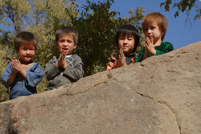 Afghans kinds in central Daykundi Province