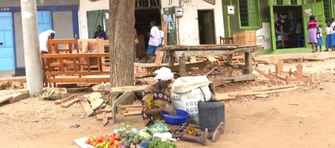 Furniture makers prize mukau wood in a small town in Kenya's Eastern Province. Photo: Flore de Preneuf / World Bank