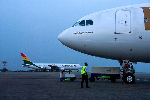 Airplanes on a runway. Source: World Bank.