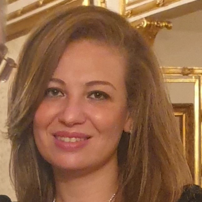 سارة  النشار