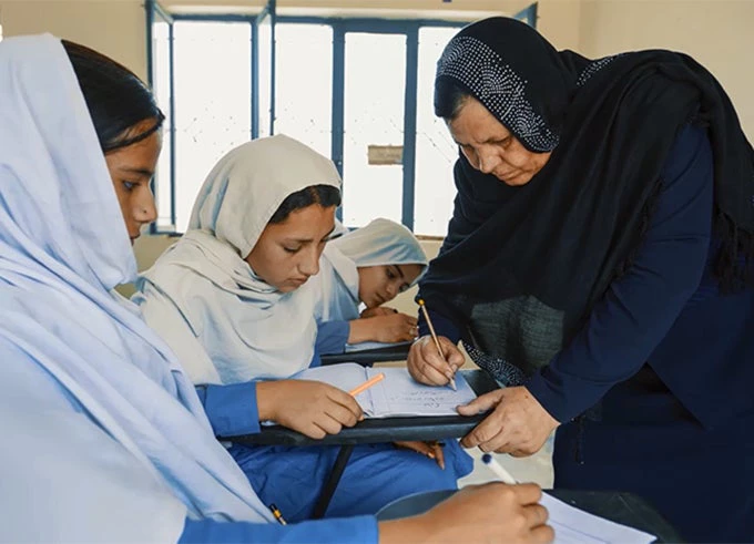 Aqeela Asifi teaching girls in the remote Kot Chandana refugee village in Mianwali in the south-eastern Punjab province of Pakistan.