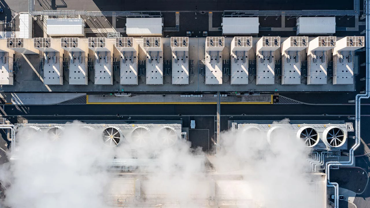Aerial view of a large data center. © Hrach/AdobeStock