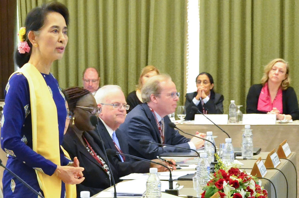 Aung San Suu Kyi, conseillère d'Etat et ministre des Affaires étrangères du Myanmar, lors d'une réunion  pour la 18ème reconstitution des fonds de l'IDA, le 21 juin 2016. © Aung San / Banque mondiale