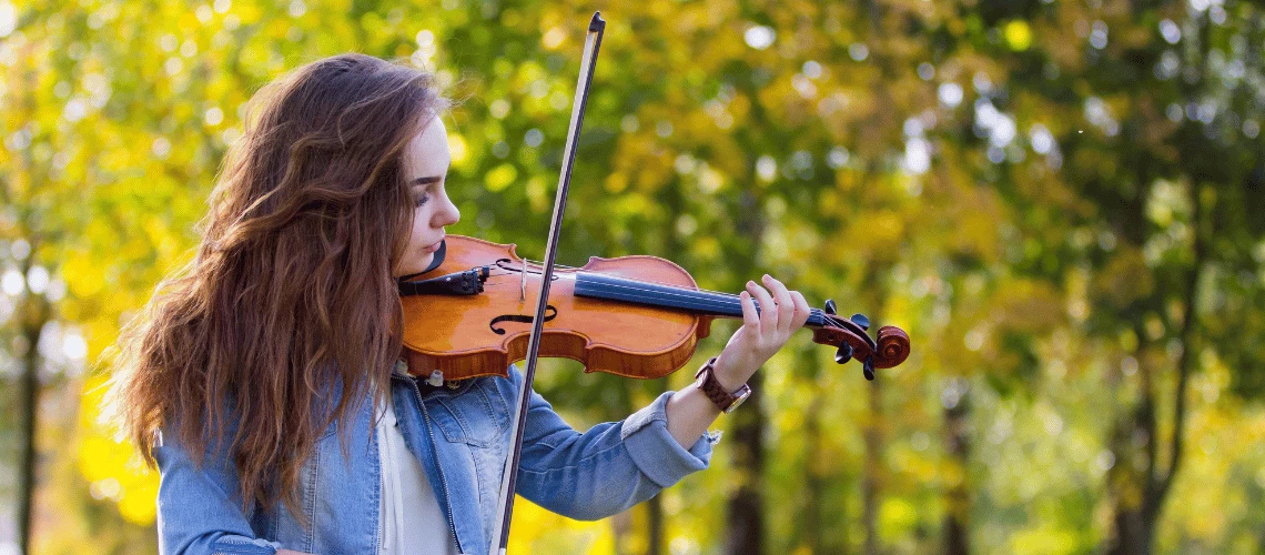 woman playing a violin in the park