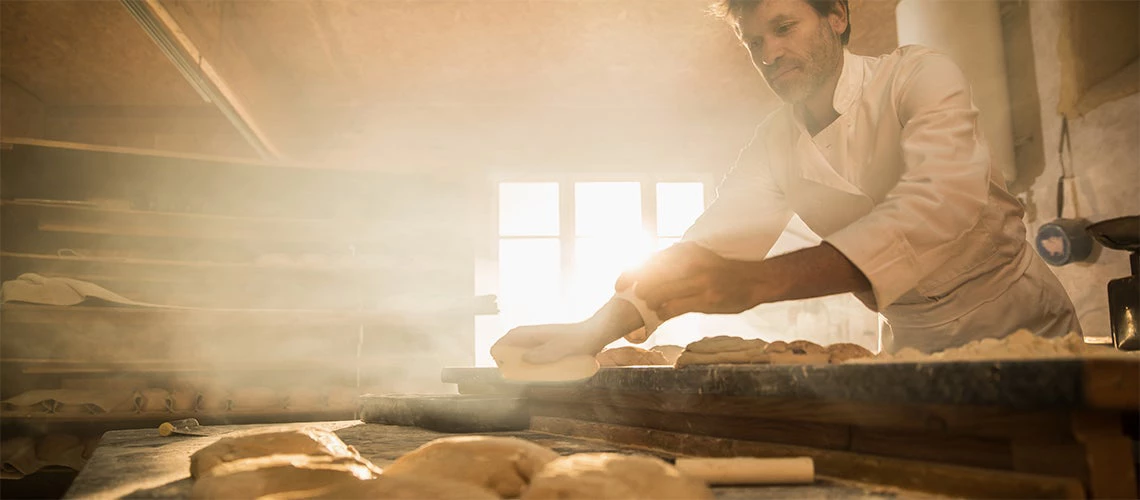 Baker preparing bread dough | © shutterstock.com