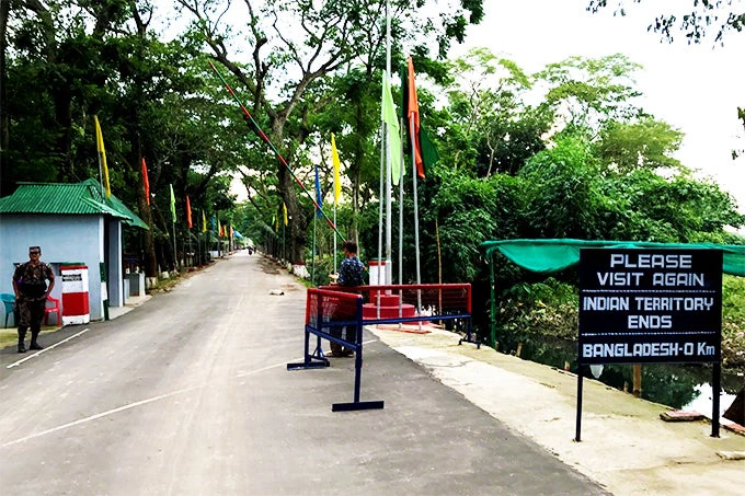 India-Bangladesh land border crossing, Photo by Sanjay Kathuria