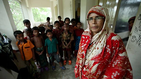 Teacher and students at a cyclone shelter in rural Bangladesh, 2011. Stephan Bachenheimer / World Bank