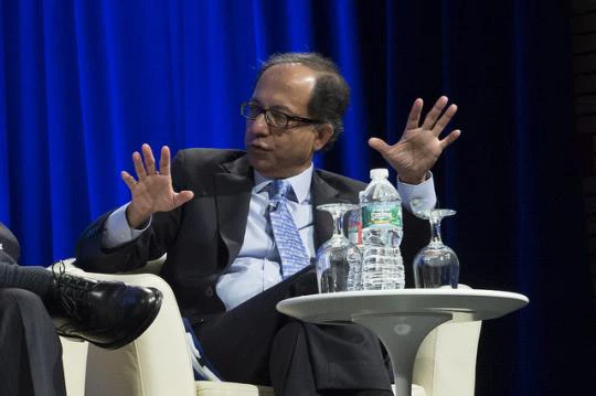 World Bank Chief Economist Kaushik Basu discusses strategic policy questions related to shared prosperity. © Brangelina Clawson/World Bank