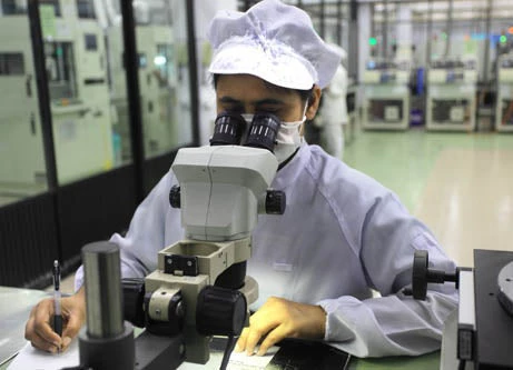 Bangladesh woman working in flourescent lamp section