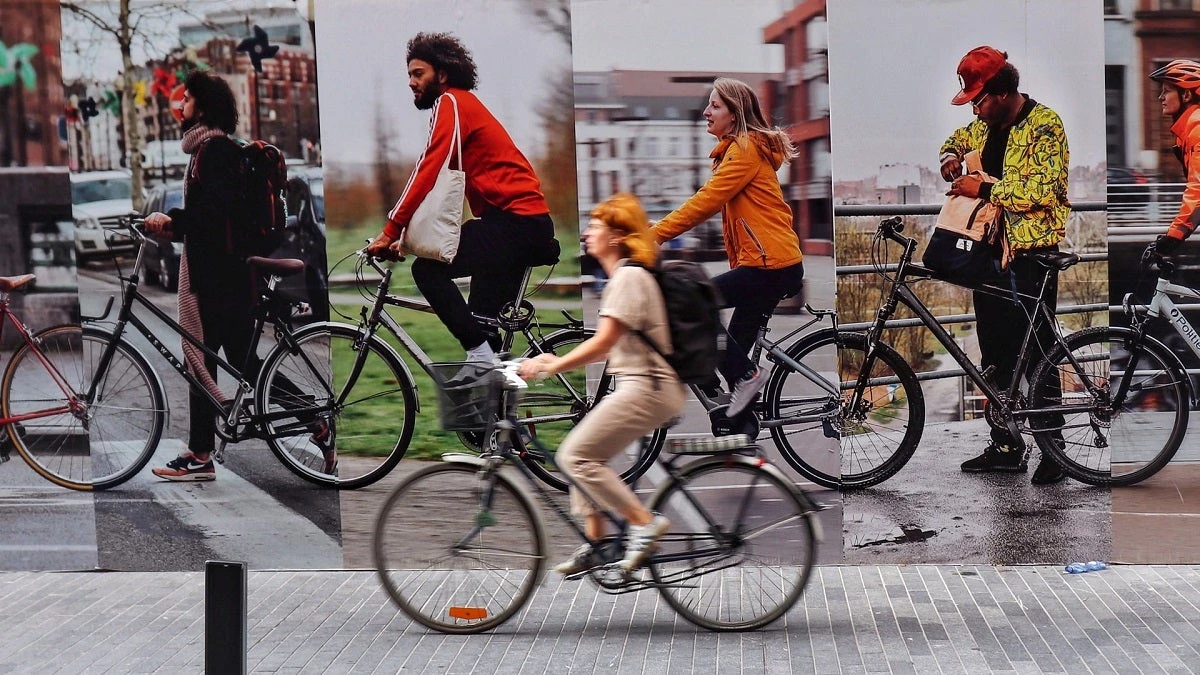 A cyclist in Brussels, Belgium. Photo: Philippe Bertrand/Unsplash