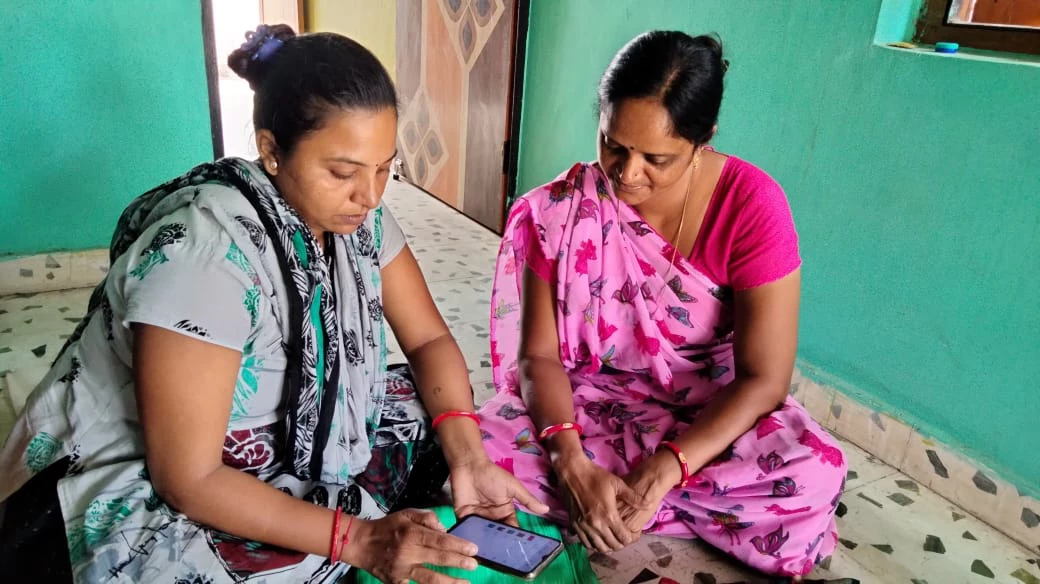 Micro-level women entrepreneurs learn how to use mobile-based solutions to help them improve their bookkeeping, better manage their inventory and debt, and systematically catalogue their products for sale