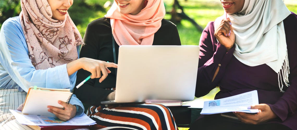 Women working on a laptop 