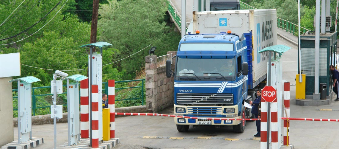 State-of-the-art equipments installed at the customs houses allow full customs control. Drivers crossing the border are not forced into hours of customs checks. Armenia. Photo: Vigen Sargsyan / World Bank