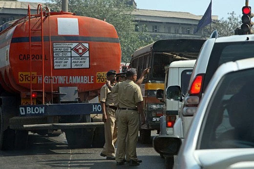 Mumbai traffic, India. Simone D. McCourtie / World Bank