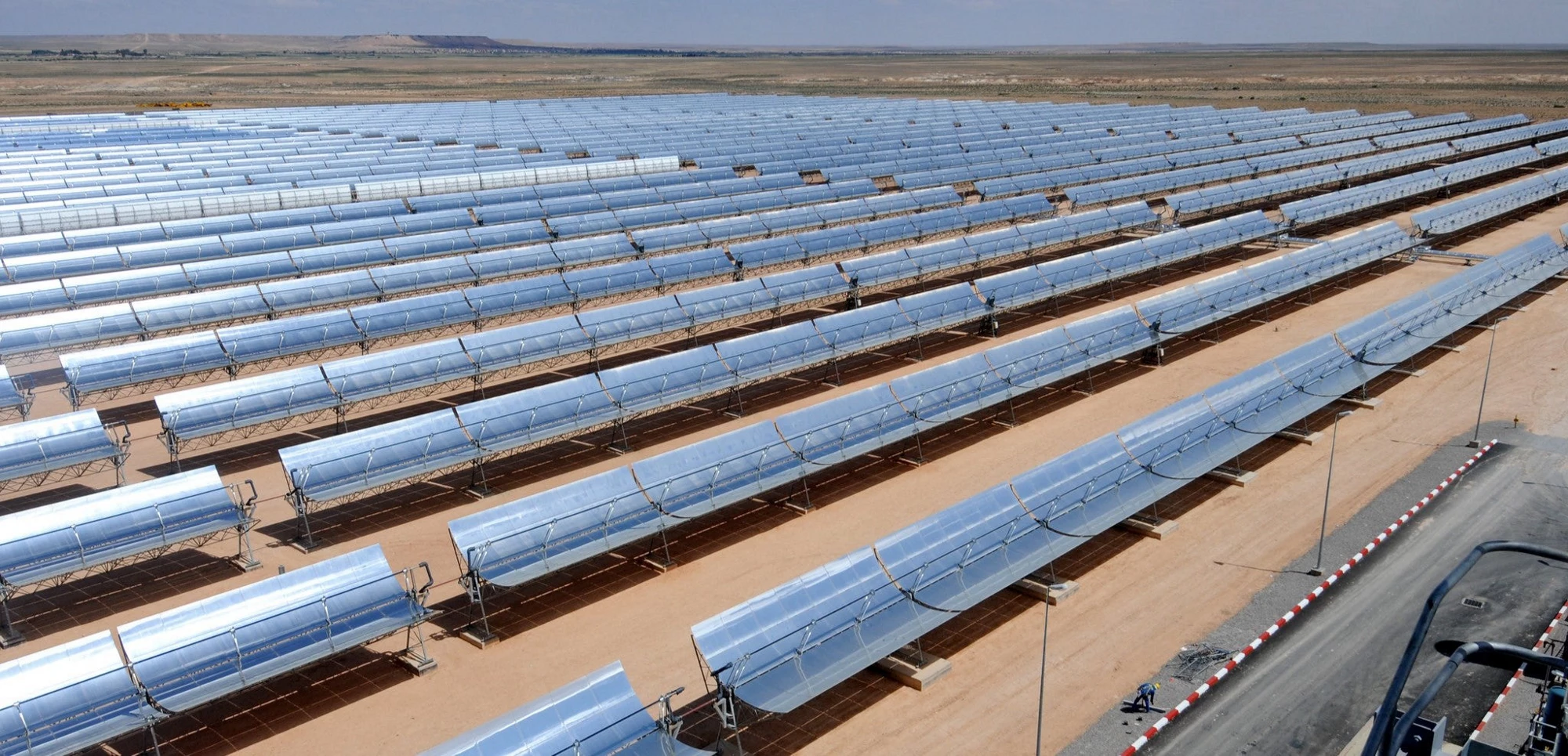 Rows of solar panel at a thermo-solar power plant. Copyright: World Bank.
