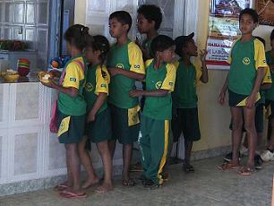 Brazilian students queuing for their daily bread -- will their daily Internet be far behind?