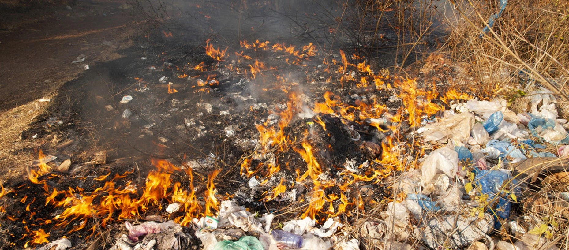 Open burning of waste has severe health, environmental, and economic consequences.        Photo: Xaisongkham Induangchanthy/World Bank
