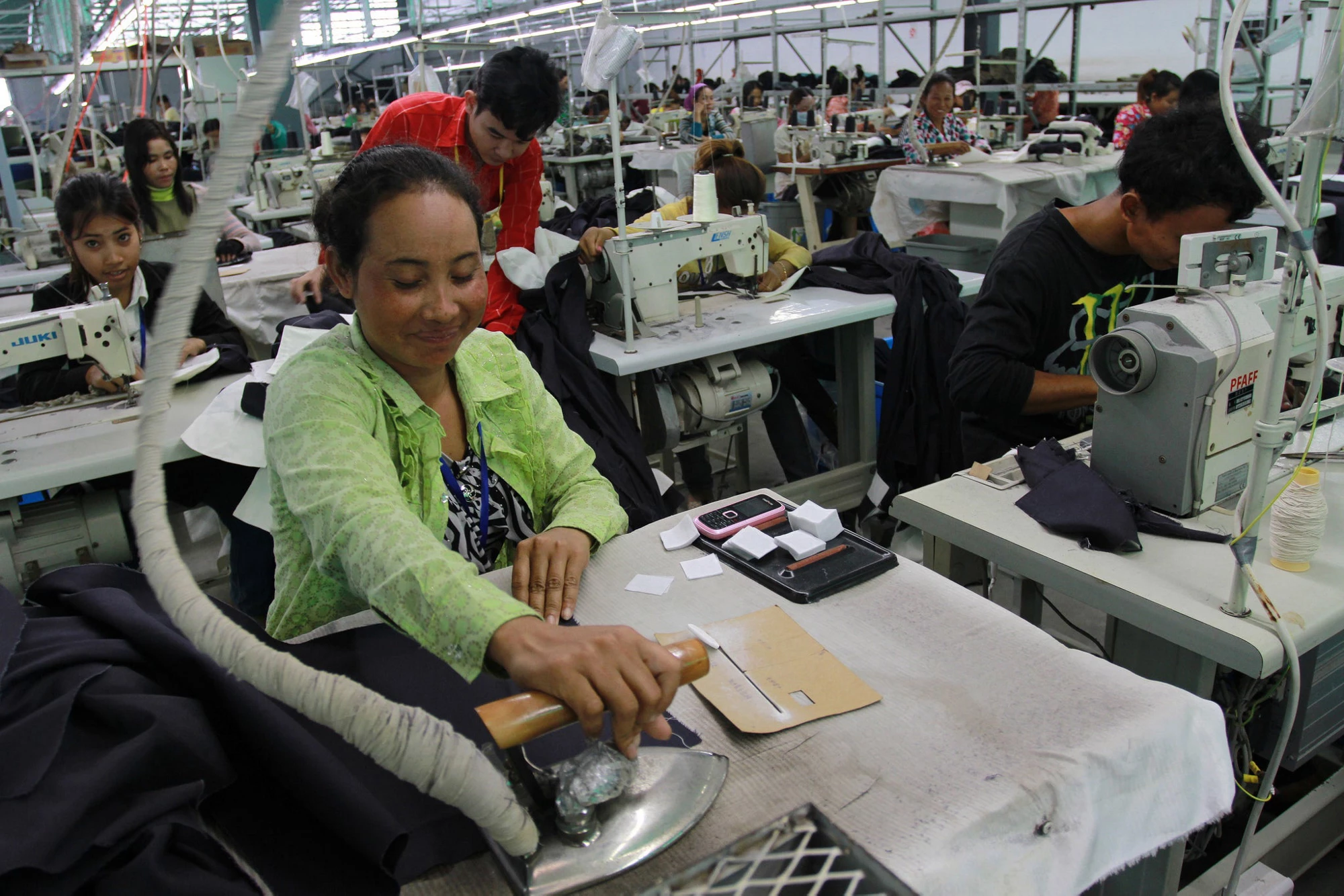 Cambodia garment factory (Chhor Sokunthea / World Bank)
