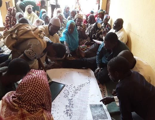 Community members providing feedback on draft maps. Photo: Mohamadou Arabo