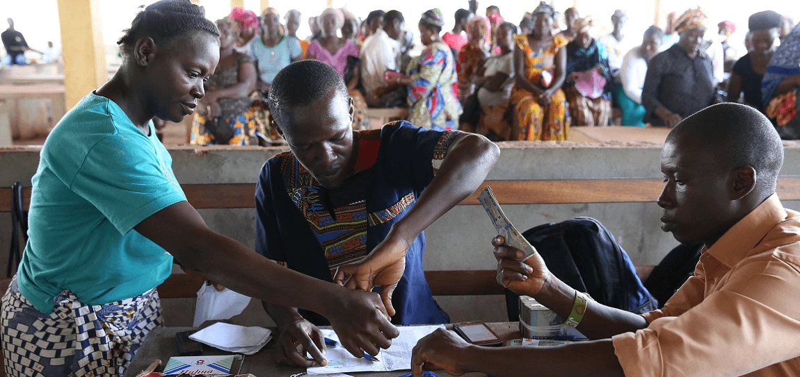 Receiving cash transfer payments. Photo © Dominic Chavez/World Bank