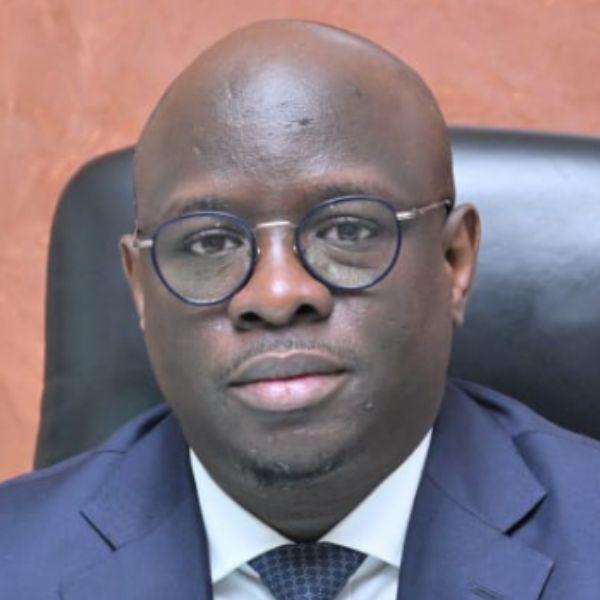 شيخ ديبا  وزير المالية والموازنة في السنغال