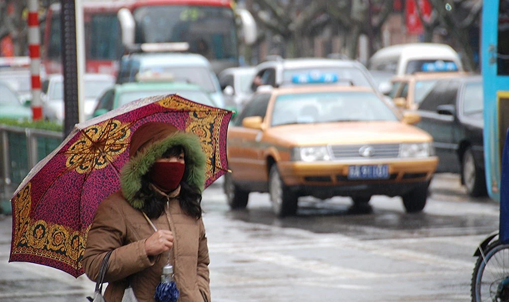 cn-pedestrian-wearing-face-mask-nanjing-lic-flickr.jpg