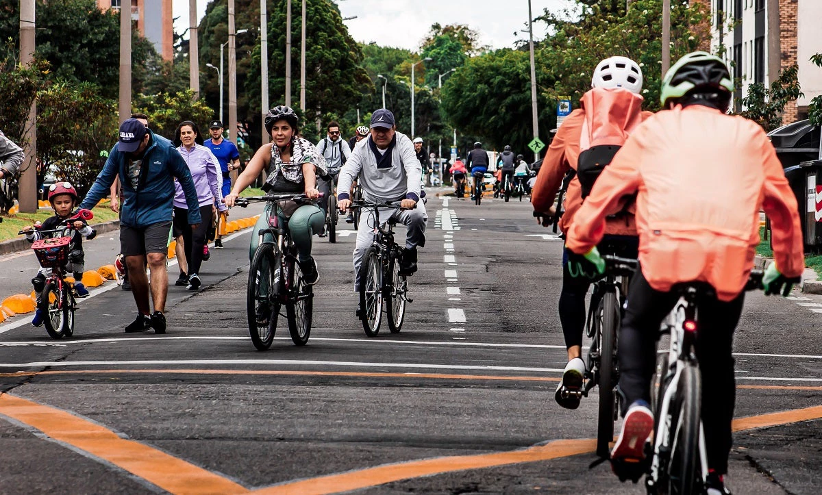Cyclists take over the streets of Bogotá during the weekly Ciclovía event. Photo: Gabo G./Shutterstock