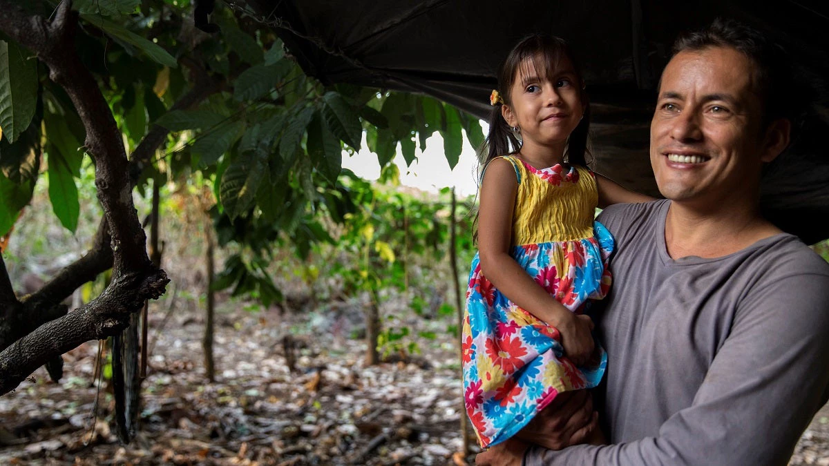 A farmer and his daughter in the township of La Paz, Colombia. Photo: Dominic Chavez/World Bank