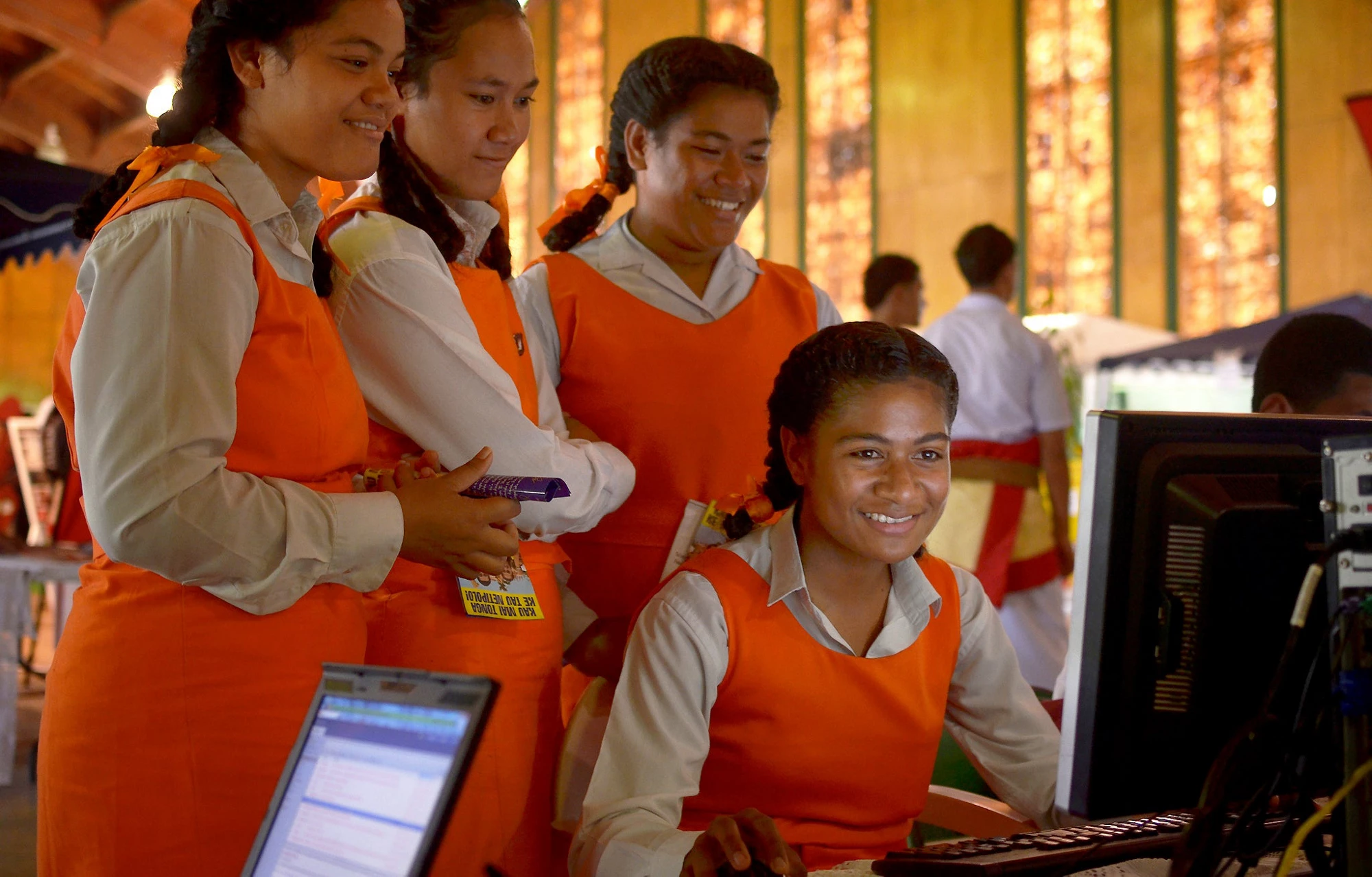 College students in Tonga enjoy better bandwidth. © Tom Perry/World Bank