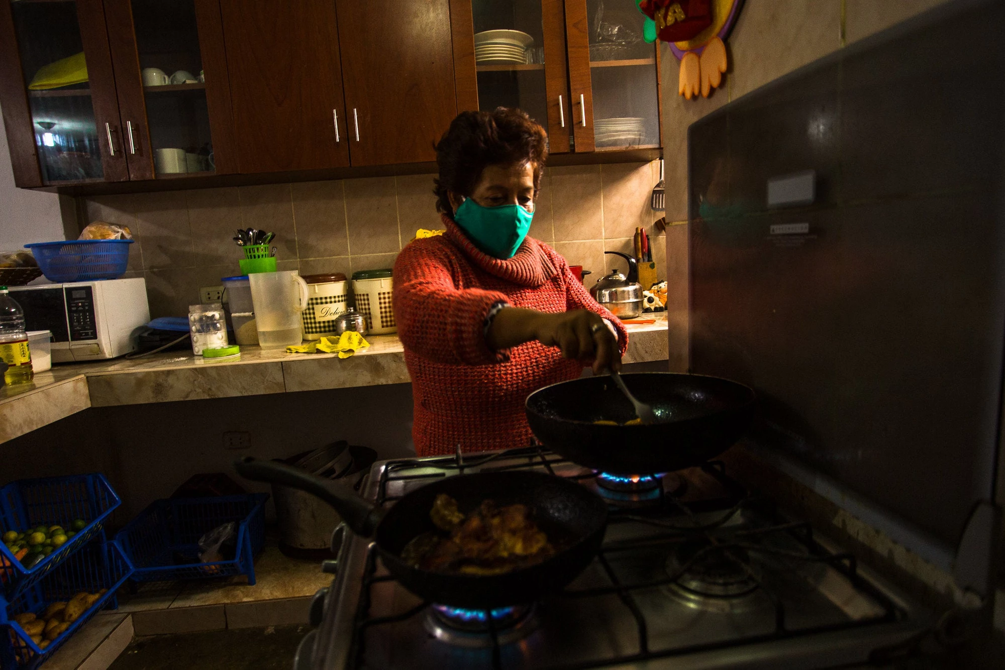 Mujer cocinando en Perú. Foto: ©Victor Idrogo / Banco Mundial