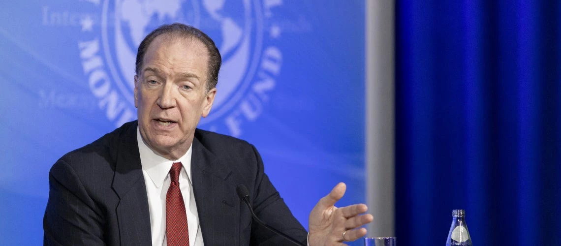 Le président du Groupe de la Banque mondiale, David Malpass, lors d'une conférence de presse avec la directrice générale du FMI, Kristalina Georgieva, pour aborder les défis économiques posés par le virus COVID-19. © Simone D. McCourtie/Banque mondiale