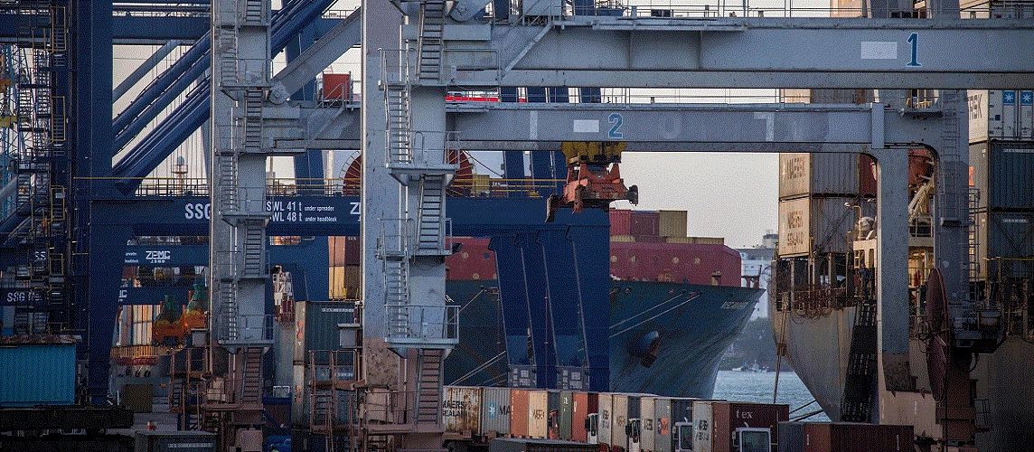 Dar es Salaam Port, Tanzania. Photo: Rob Beechey / World Bank