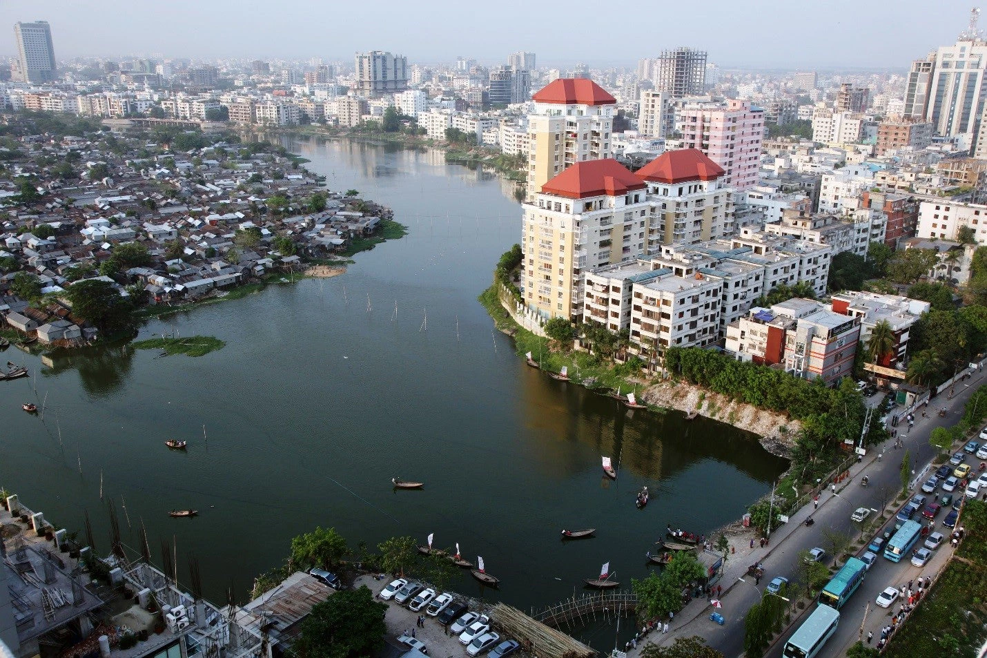 Extremes of wealth and poverty in Dhaka, Bangladesh.  Photo by Laura Elizabeth Pohl / Bread for the World via Flickr CC