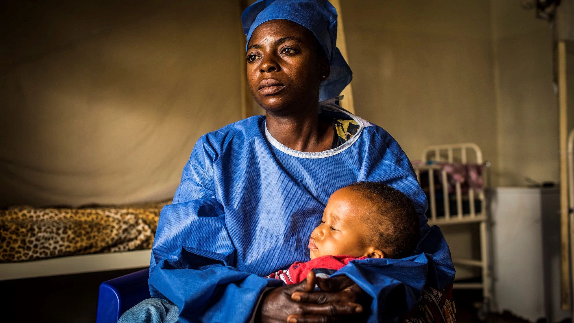 Portrait de Kasomo Kavira, soignante dans un centre de traitement Ebola géré par UNICEF en RDC. © Banque mondiale / Vincent Tremeau
