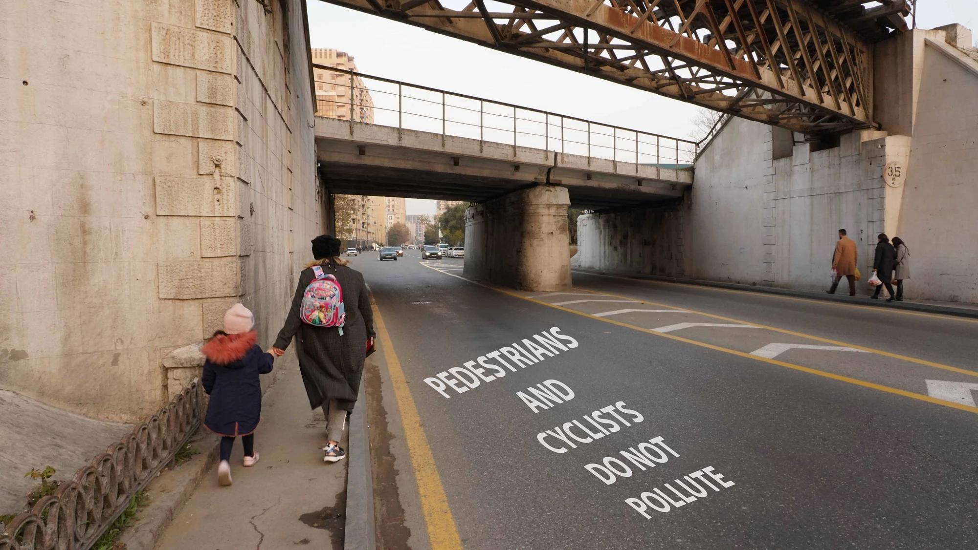 Pedestrians and cyclists do not pollute 