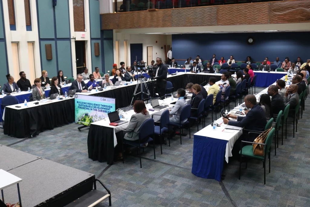 Photo de l'une des conférences (Banque centrale des Caraïbes orientales)