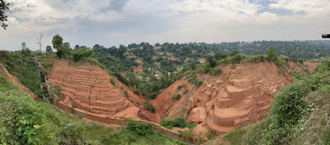 Wide gullies formed by soil erosion in Kananga, capital of the Kasai-Central province of the DRC. 