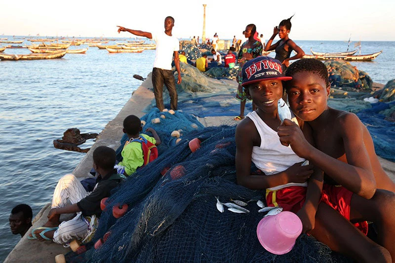 Retrato de residentes de la aldea de pescadores de Jamestown, en Accra (Ghana), el 11 de octubre de 2015. Foto © Dominic Chavez/Banco Mundial.