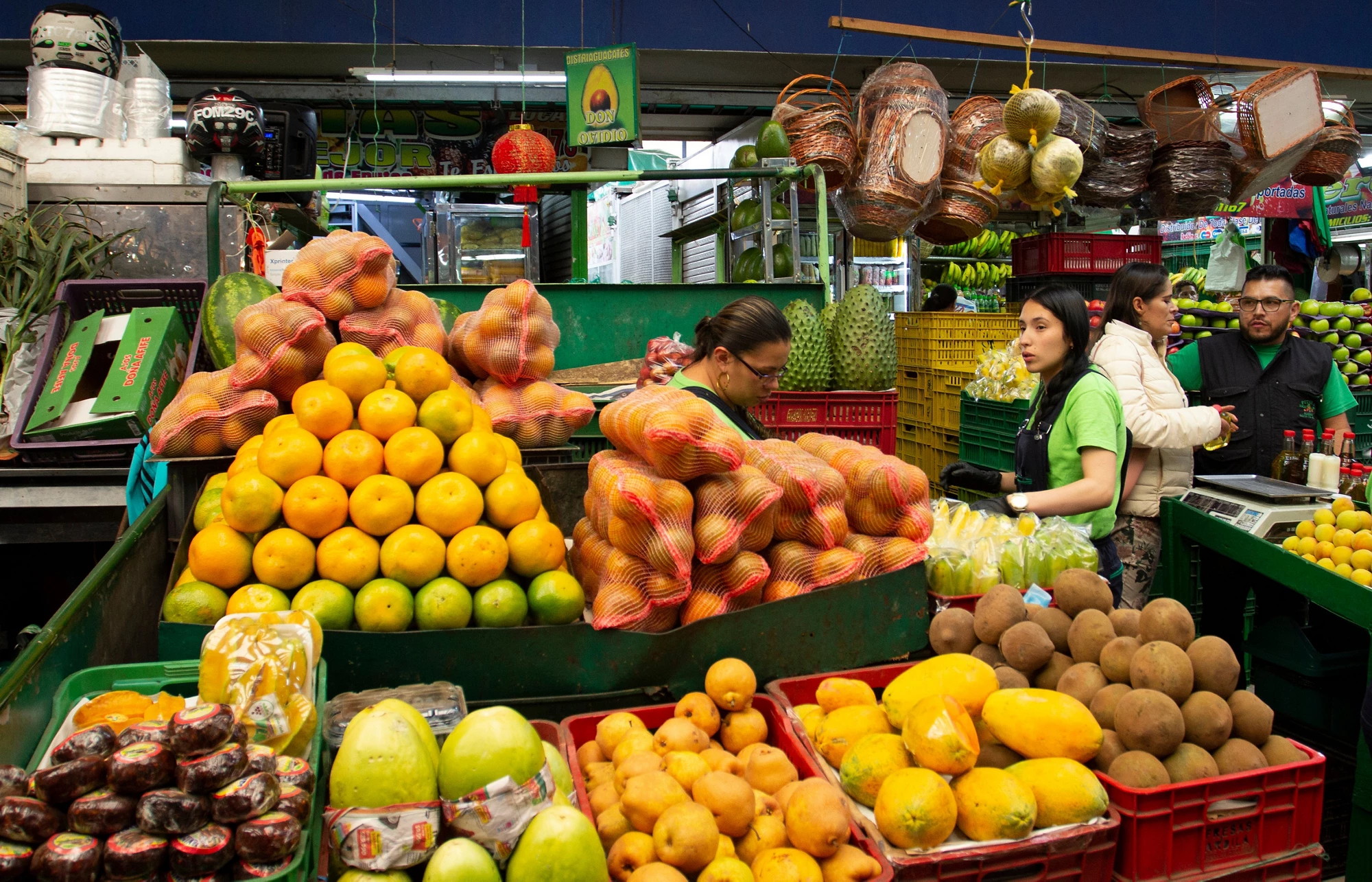 Fruit for sale at a market in Bogotá, Colombia. Photo: © Flore de Preneuf/World Bank