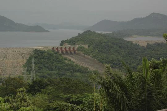Akosombo Dam in Ghana, June 18, 2006. (Photo by Jonathan Ernst)