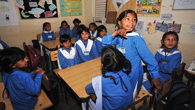 فتيات في مدرسة. باكستان. كارولاين سوزمان/ البنك الدولي. 