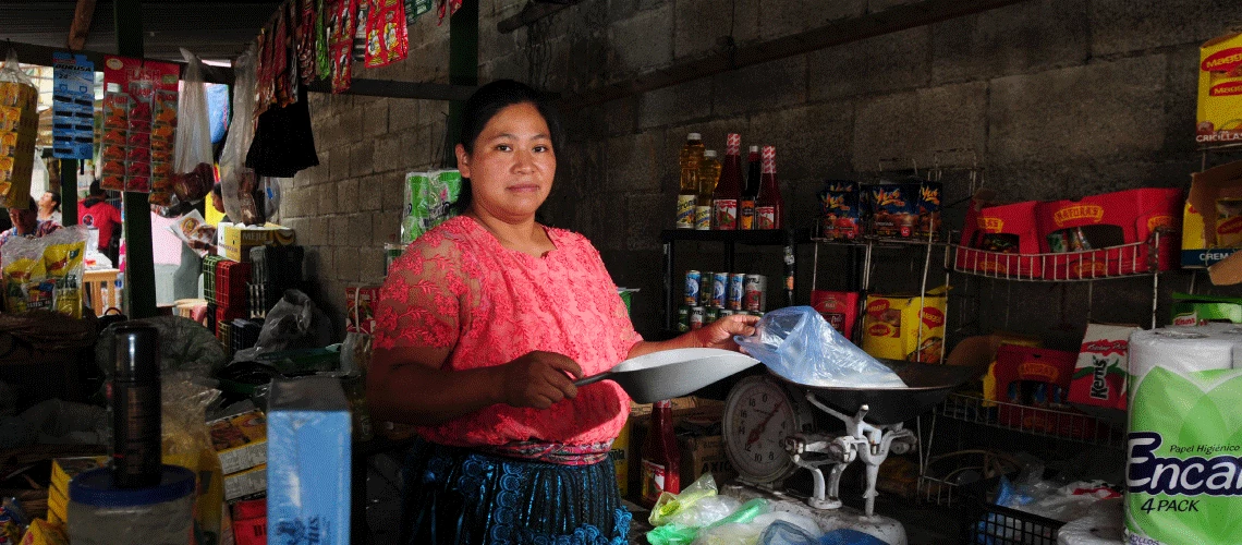 A woman attends her post in a market, Guatemala City. Guatemala. Photo: Maria Fleischmann / World Bank