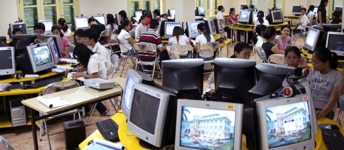 Computer lab at Hanoi University. Photo: Simone D. McCourtie / World Bank
